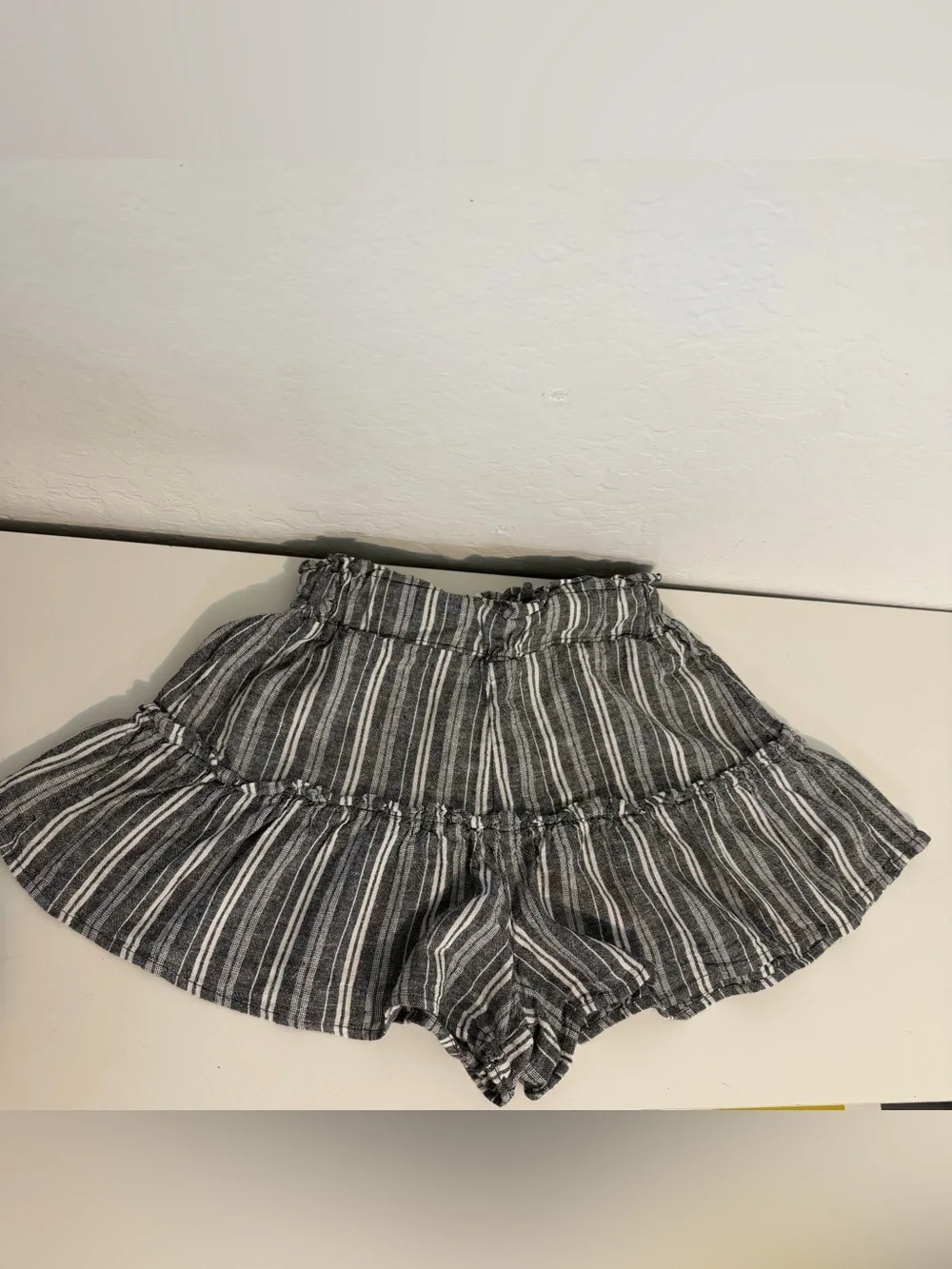 Vanilla Star Black & White Striped Ruffle Skort Shorts, linen & Rayon, Small